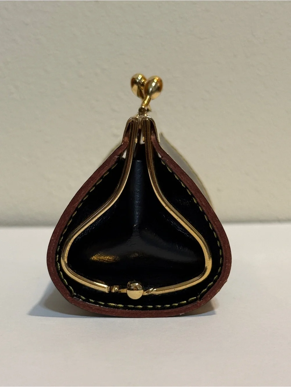 Vintage Fleur de Lis Kiss-Lock Coin Purse in Black and Gold Made in Italy